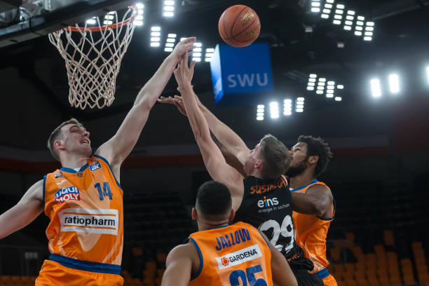 球跑动与快 球跑动与快